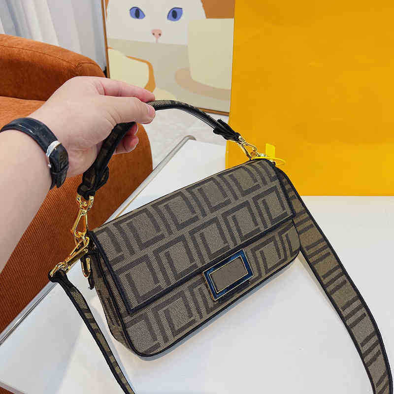 Shoulder Bags womens designer bag luxurys handbag Women Classic Letters Baguette Bag Fashion Messenger Crossbody Purses 220712, Brown
Shoulder Bags womens designer bag luxurys handbag Women Classic Letters Baguette Bag Fashion Messenger Crossbody Purses 220712, Brown