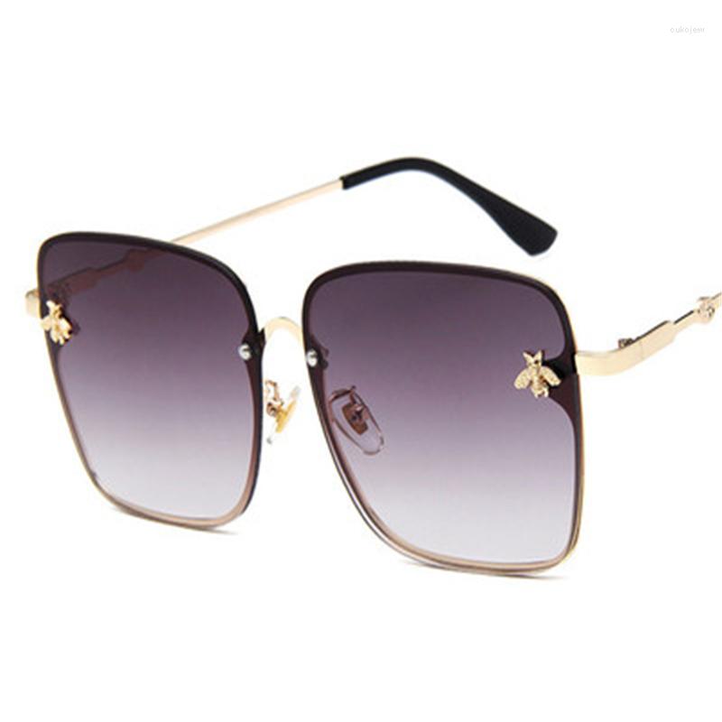 Sunglasses Oversize Rimless Women Bee Retro Square Eyeglasses Brand Designer Sun Glasses Mirror Gradient Lens UV400
Sunglasses Oversize Rimless Women Bee Retro Square Eyeglasses Brand Designer Sun Glasses Mirror Gradient Lens UV400
