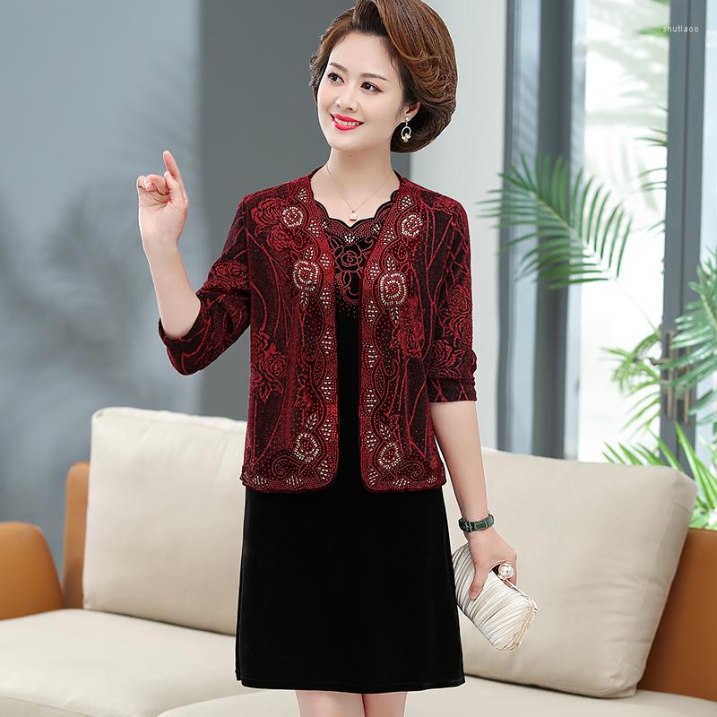 Work Dresses 2022 Autumn Women's Gold Velvet Coat Sets Elegant Embroidery 2 Pieces Middle Aged Mother Cardigan With Dress, Color 2
Work Dresses 2022 Autumn Women's Gold Velvet Coat Sets Elegant Embroidery 2 Pieces Middle Aged Mother Cardigan With Dress, Color 2