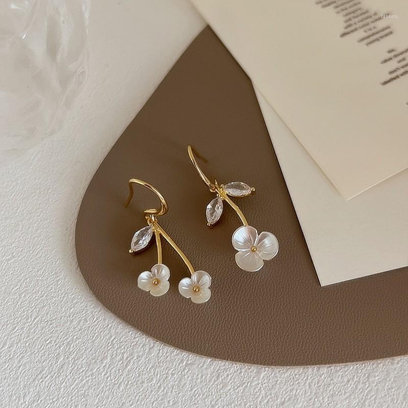 Dangle Earrings 2022 Arrival Simple Temperament Asymmetric Zircon Shell Flower For Women Fashion Geometric Metal Jewelry
Dangle Earrings 2022 Arrival Simple Temperament Asymmetric Zircon Shell Flower For Women Fashion Geometric Metal Jewelry