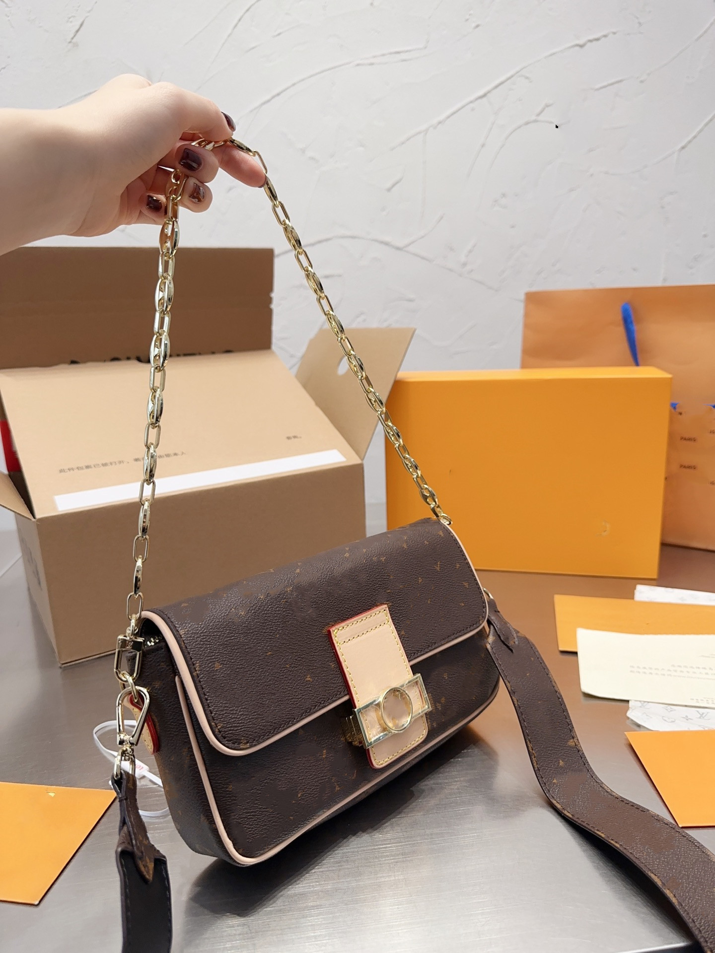 Designers Luxury Bags For Womens Louiseity 1 Viutonity Handbags LVS Crossbody Shoulder The Tote Bag multicolour Capacity Versatile 7A High Quality wallet KJ33, You can look more picture
Designers Luxury Bags For Womens Louiseity 1 Viutonity Handbags LVS Crossbody Shoulder The Tote Bag multicolour Capacity Versatile 7A High Quality wallet KJ33, You can look more picture