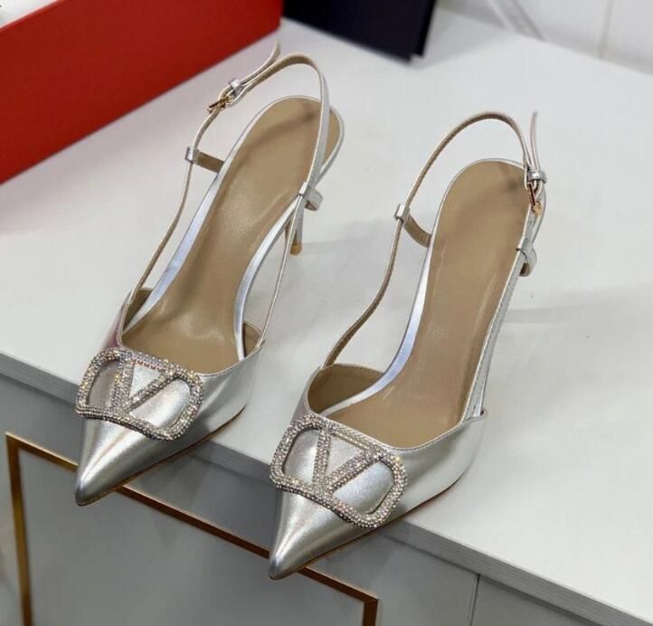 2022 Sandals Metal V Buckle High Heel Shoes Pointed Toe Genuine Leather Thin Heels 4cm 6cm 8cm 10cm Summer Classics Women Red Wedding Shoes, Silver
2022 Sandals Metal V Buckle High Heel Shoes Pointed Toe Genuine Leather Thin Heels 4cm 6cm 8cm 10cm Summer Classics Women Red Wedding Shoes, Silver