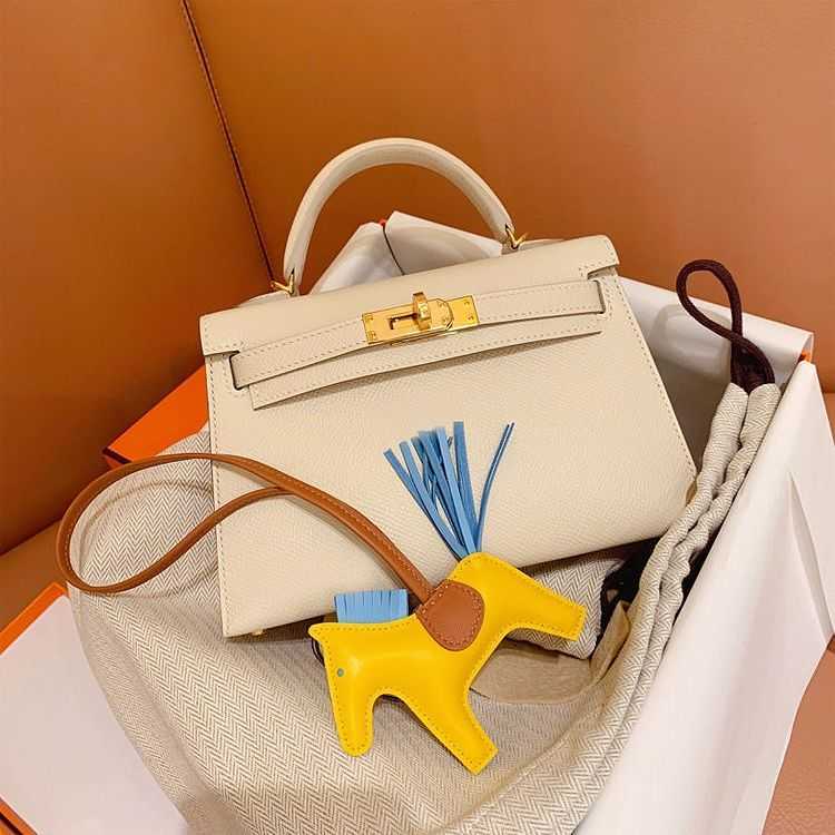 Designer Bags Herme Handbags Yuan 2022 new single shoulder portable leather palm print second generation Mini women small, Not for sale do not shoot
Designer Bags Herme Handbags Yuan 2022 new single shoulder portable leather palm print second generation Mini women small, Not for sale do not shoot