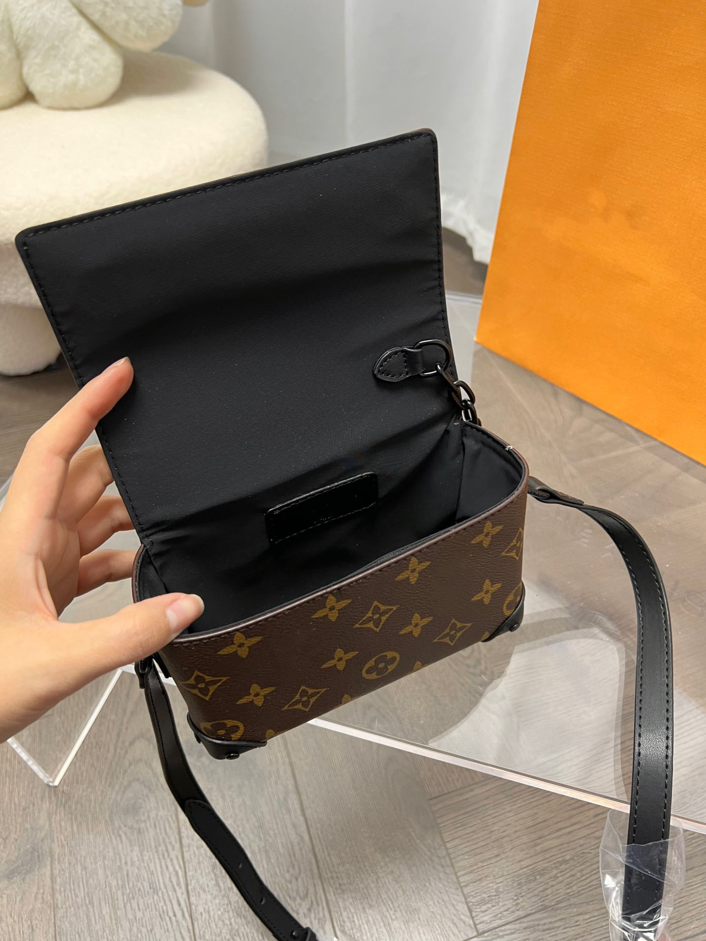 New designer luxury bag Classic small hard box Women's fashion cross body shoulder Cute mini square bag, Surprise gifts
New designer luxury bag Classic small hard box Women's fashion cross body shoulder Cute mini square bag, Surprise gifts