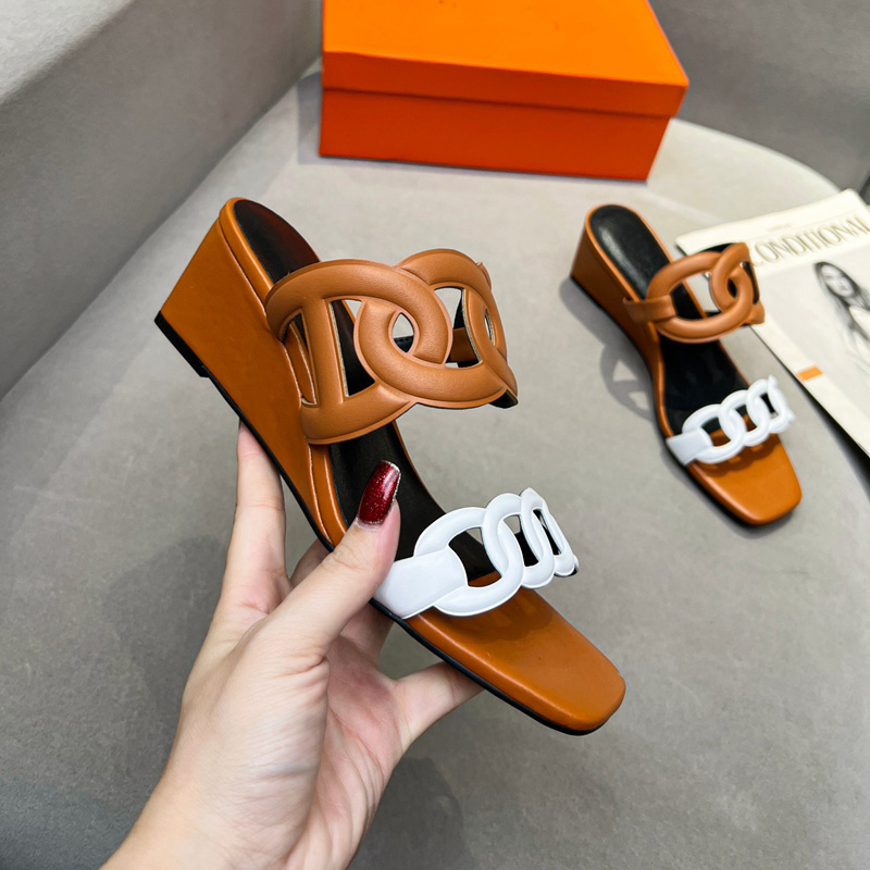 Classic Naturel Leather 55 Sandals Woman Mid-Heel Slides Wedge Heeled Mules Lady Heels Chain Slippers Casual Fashion
Classic Naturel Leather 55 Sandals Woman Mid-Heel Slides Wedge Heeled Mules Lady Heels Chain Slippers Casual Fashion