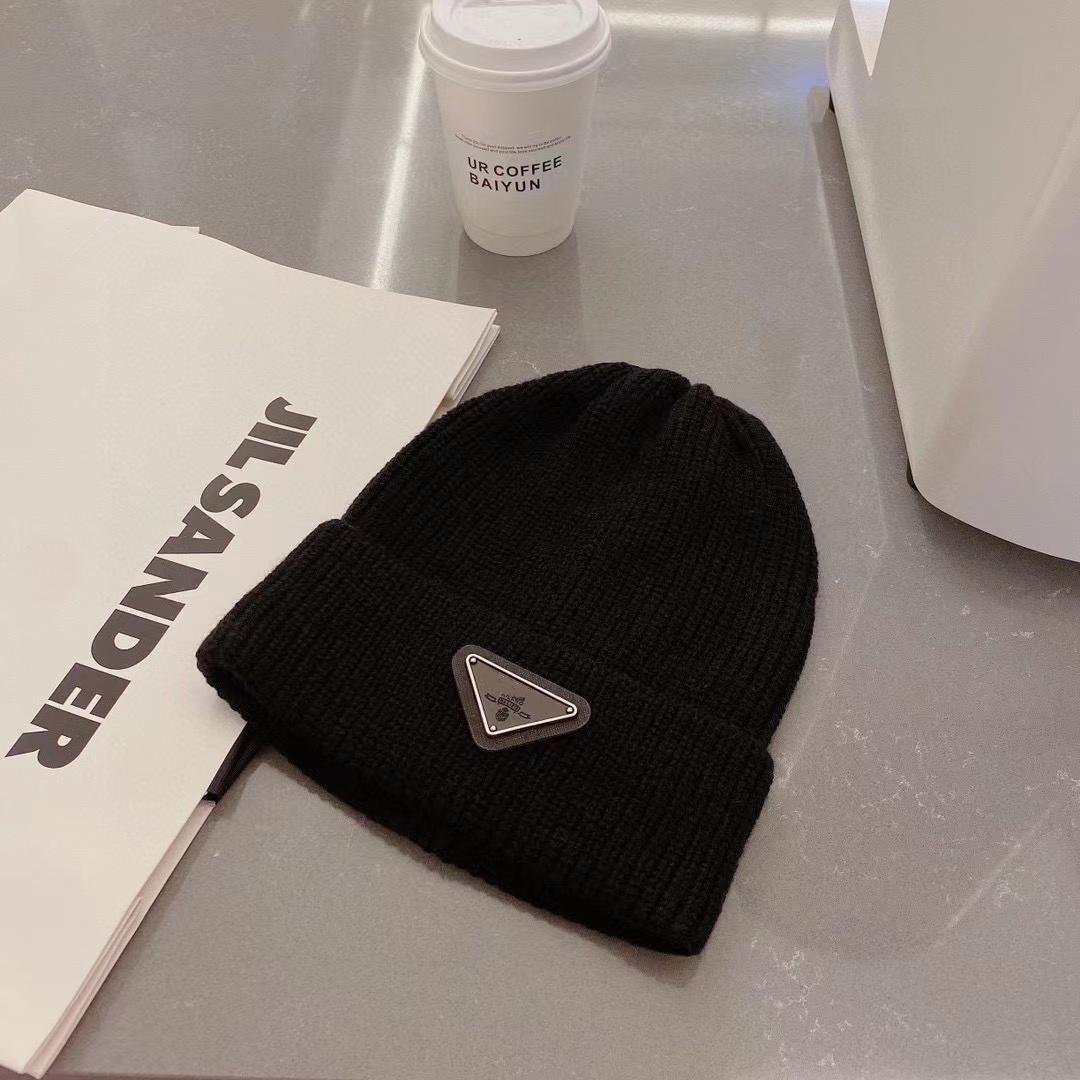 Mens beanie winter hat designer hats for man womensn fitted knit caps luxury design inverted korea women casual classic letters fashion unisex warm knitted skull cap
Mens beanie winter hat designer hats for man womensn fitted knit caps luxury design inverted korea women casual classic letters fashion unisex warm knitted skull cap
