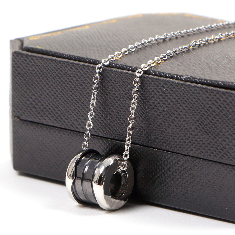 Designer Classic Luxury Ceramic Pendant Necklaces Women 18K Gold Letter Necklace Luxury Design Jewelry Colorfast Hypoallergenic
Designer Classic Luxury Ceramic Pendant Necklaces Women 18K Gold Letter Necklace Luxury Design Jewelry Colorfast Hypoallergenic