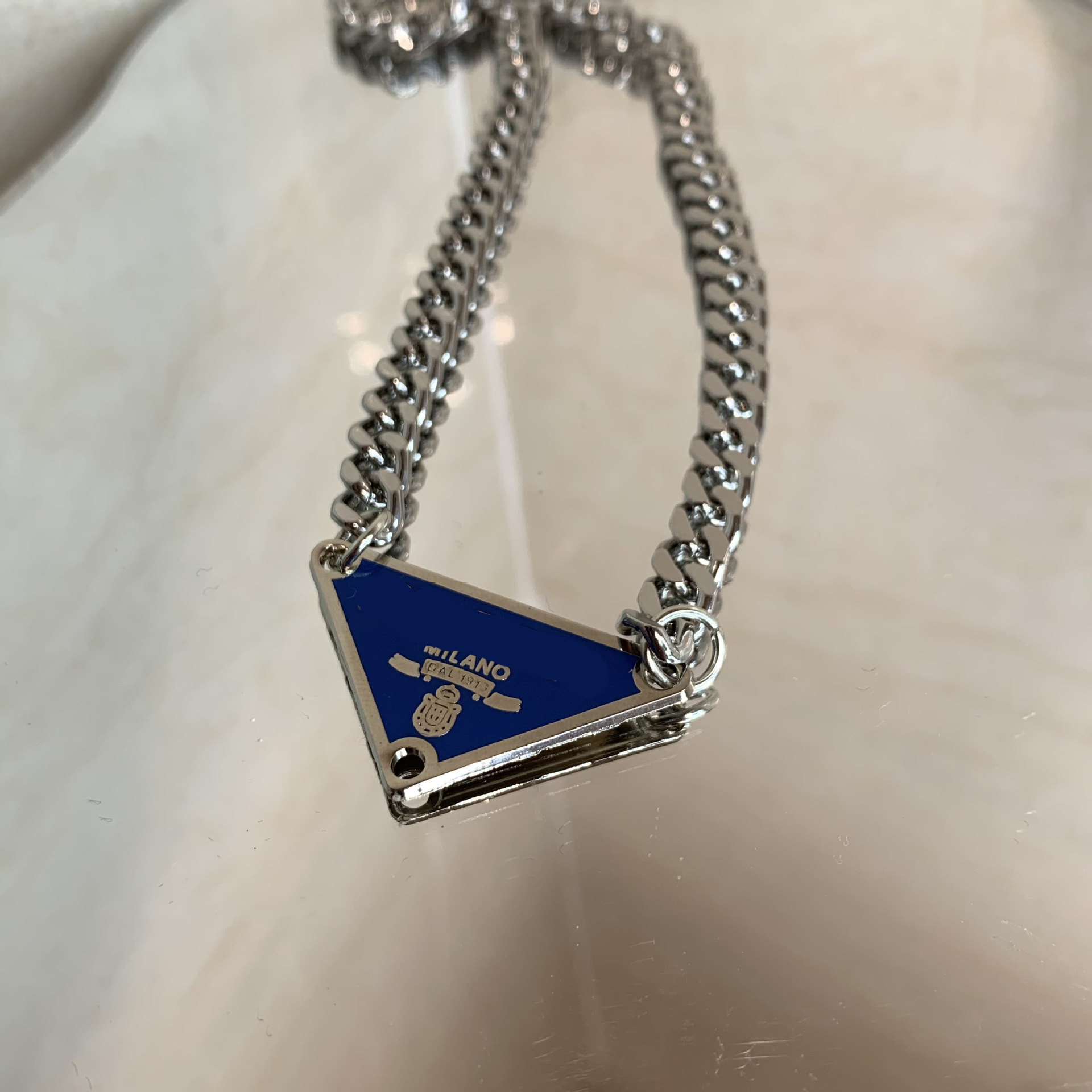 Mens Pendant designer jewelry luxury Necklaces Inverted triangle Fashion for Woman designers brand Jewelrys womens Trendy Personality
Mens Pendant designer jewelry luxury Necklaces Inverted triangle Fashion for Woman designers brand Jewelrys womens Trendy Personality
