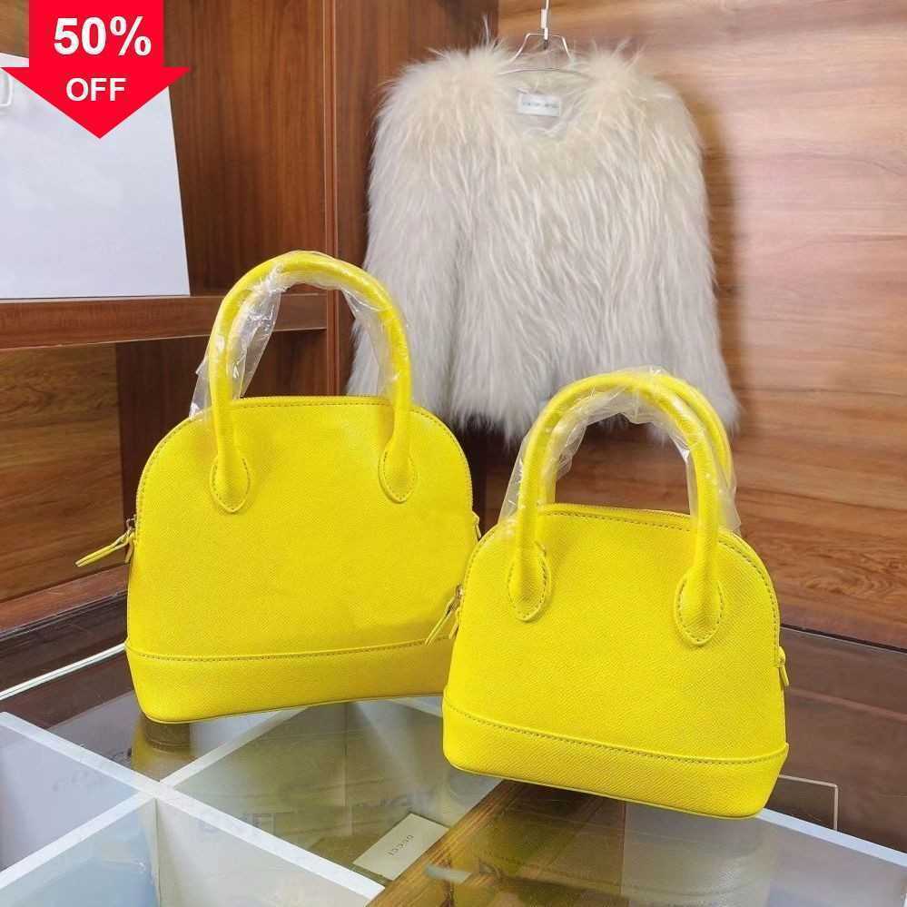 Luxury Designer Handbag B's Classic Shell Fashion Women Messenger Single Shoulder Height Appearance Level Multifunctional Bag Factory Direct Sale, Red
Luxury Designer Handbag B's Classic Shell Fashion Women Messenger Single Shoulder Height Appearance Level Multifunctional Bag Factory Direct Sale, Red