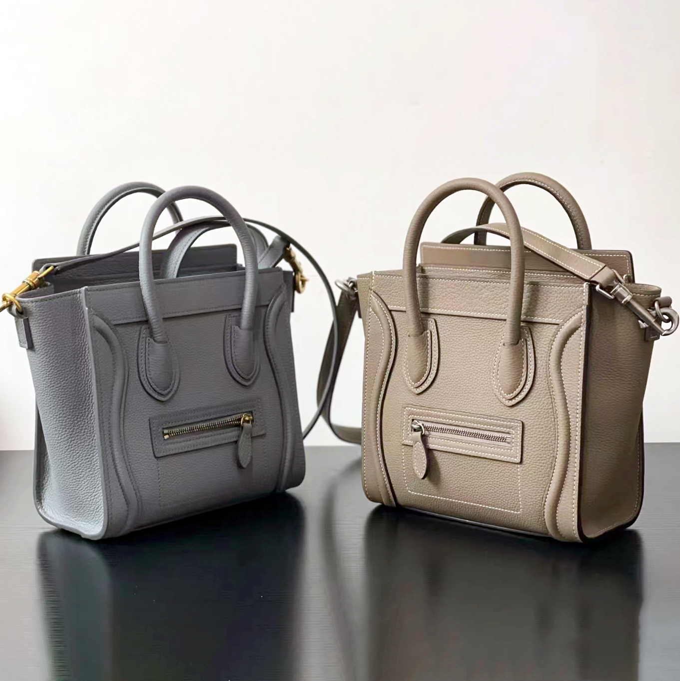 LUGGAGE Smile Genuine Leather pochette handbag bag tote Designers weekend classic fashion Clutch famous Cross Body Shoulder Totes Luxurys Bags shopping luggage, Carton
LUGGAGE Smile Genuine Leather pochette handbag bag tote Designers weekend classic fashion Clutch famous Cross Body Shoulder Totes Luxurys Bags shopping luggage, Carton
