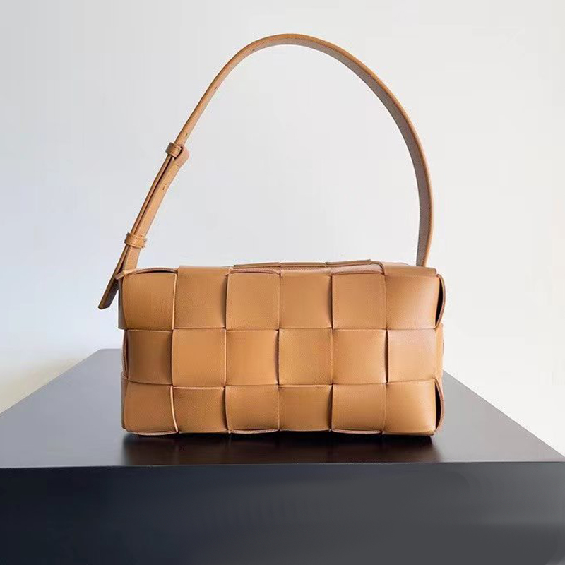Designer totes Women bag Handbag Knitting Shoulder Bags Fashion Leather weaving Pleated square bags Luxury The pillow crossbody Phone All-Purpose Style, Contact me
Designer totes Women bag Handbag Knitting Shoulder Bags Fashion Leather weaving Pleated square bags Luxury The pillow crossbody Phone All-Purpose Style, Contact me