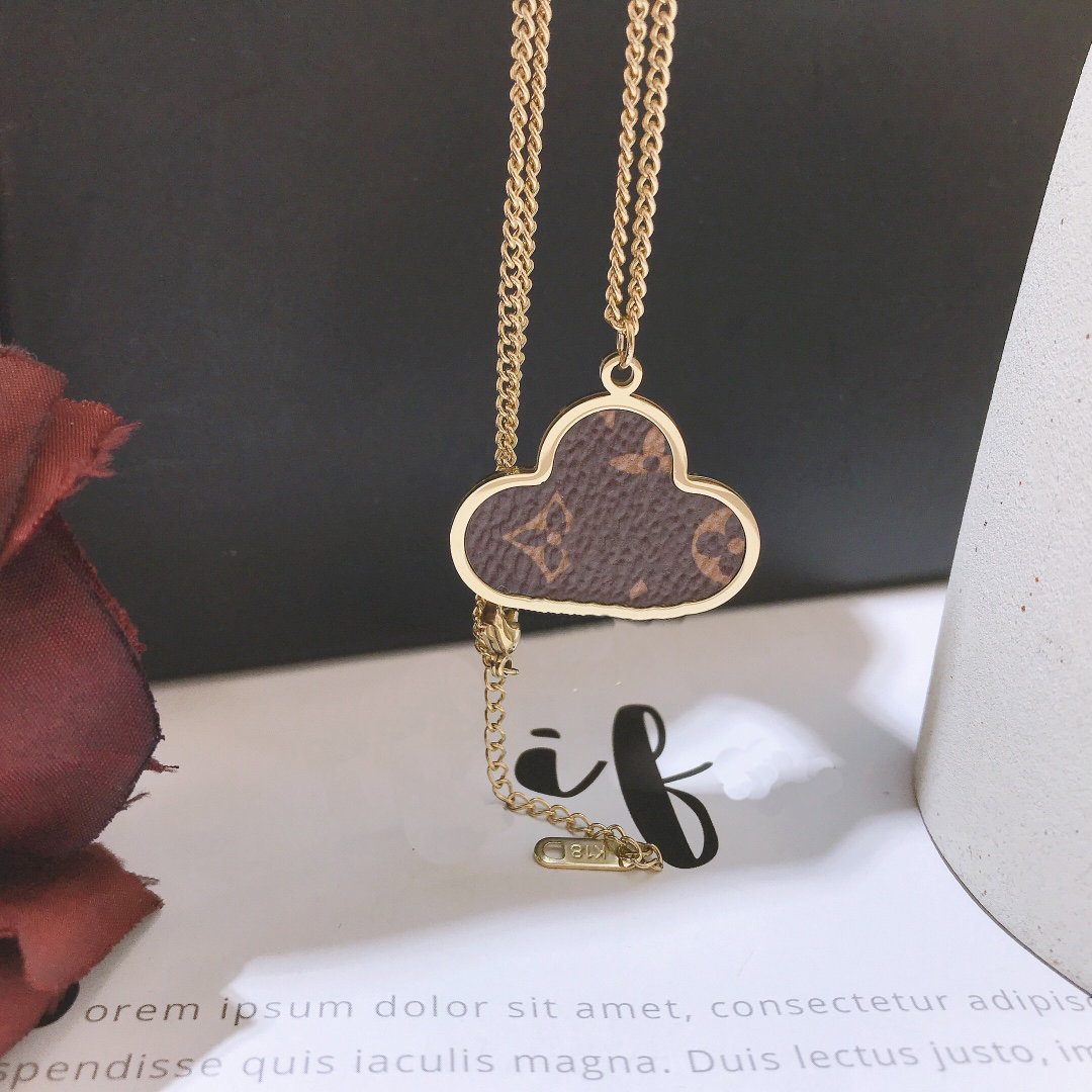 Elegant And Exquisite Design Necklace Popular Young Fashion Necklace Designer Jewelry Accessories Classic Senior Brand Selected Birthday Family Couple Gifts
Elegant And Exquisite Design Necklace Popular Young Fashion Necklace Designer Jewelry Accessories Classic Senior Brand Selected Birthday Family Couple Gifts