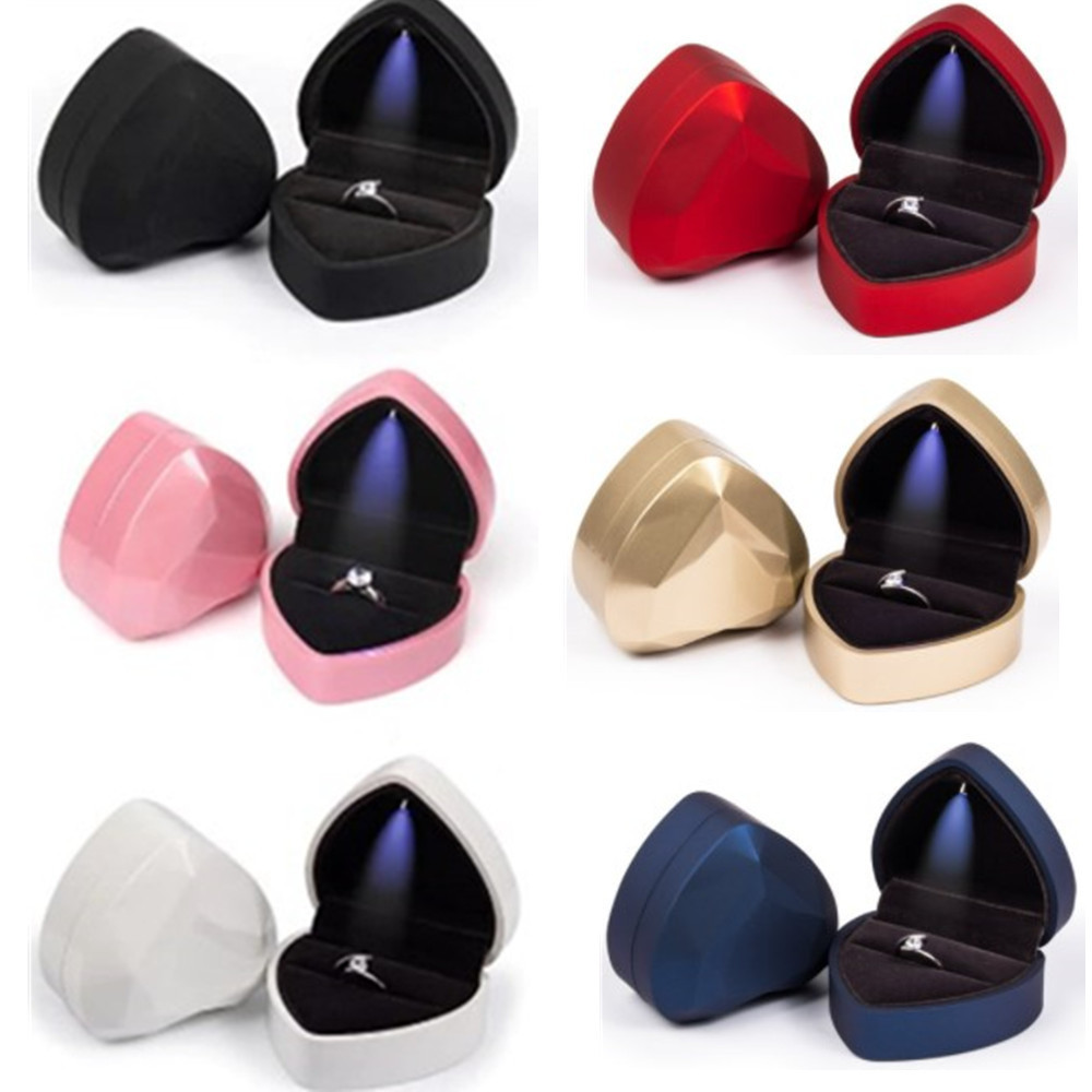 Jewelry Boxes Luxury Heart Shaped Led Light Wedding Ring Box Women Earring Packaging Display For Gift Organizer 221109
Jewelry Boxes Luxury Heart Shaped Led Light Wedding Ring Box Women Earring Packaging Display For Gift Organizer 221109