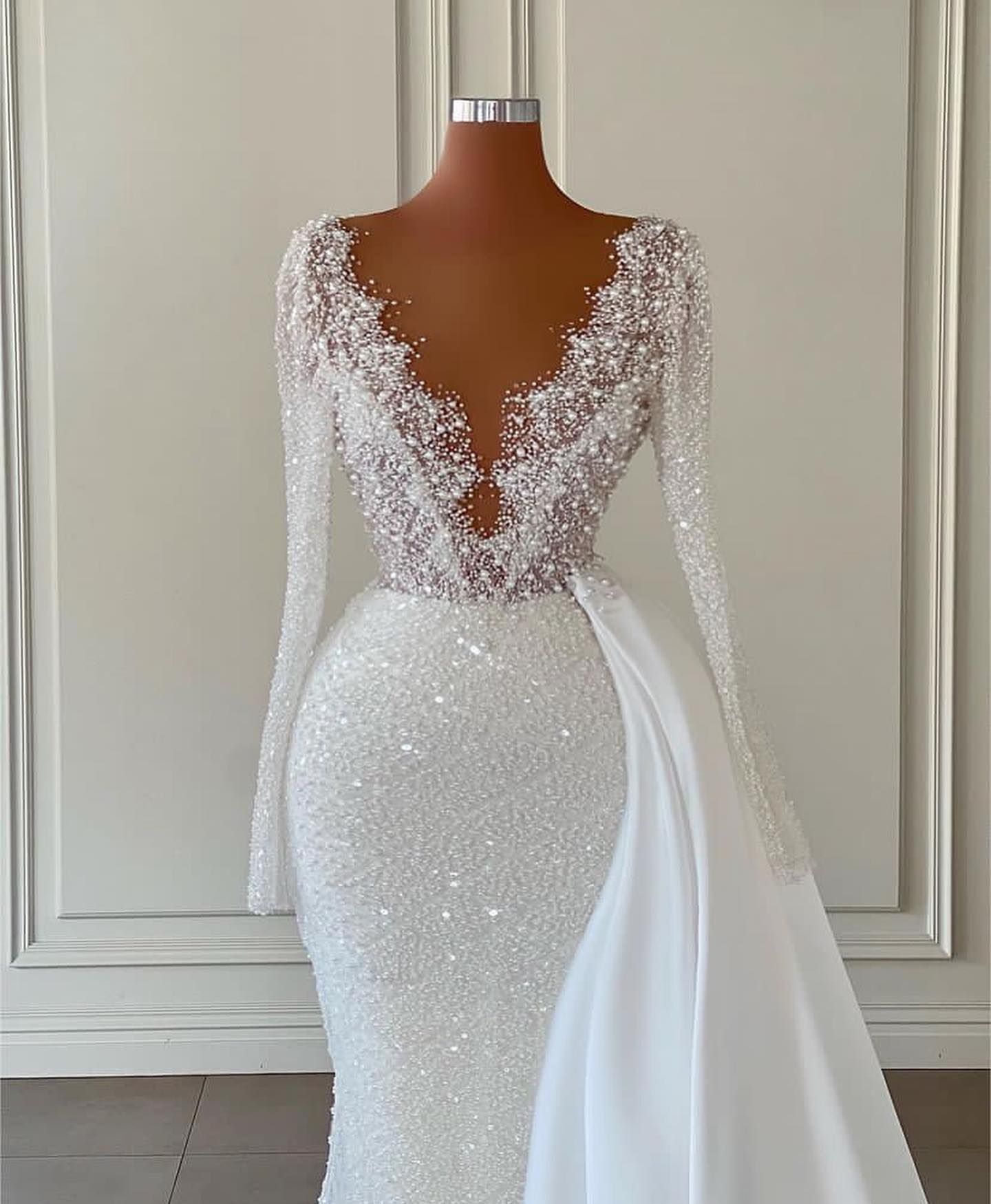 Sexy Sparkly Mermaid Wedding Dress Pearls Beading Sheer V Neck Long Sleeve Beads Bridal Gowns Robe De Soiree Wly935 Lz0304