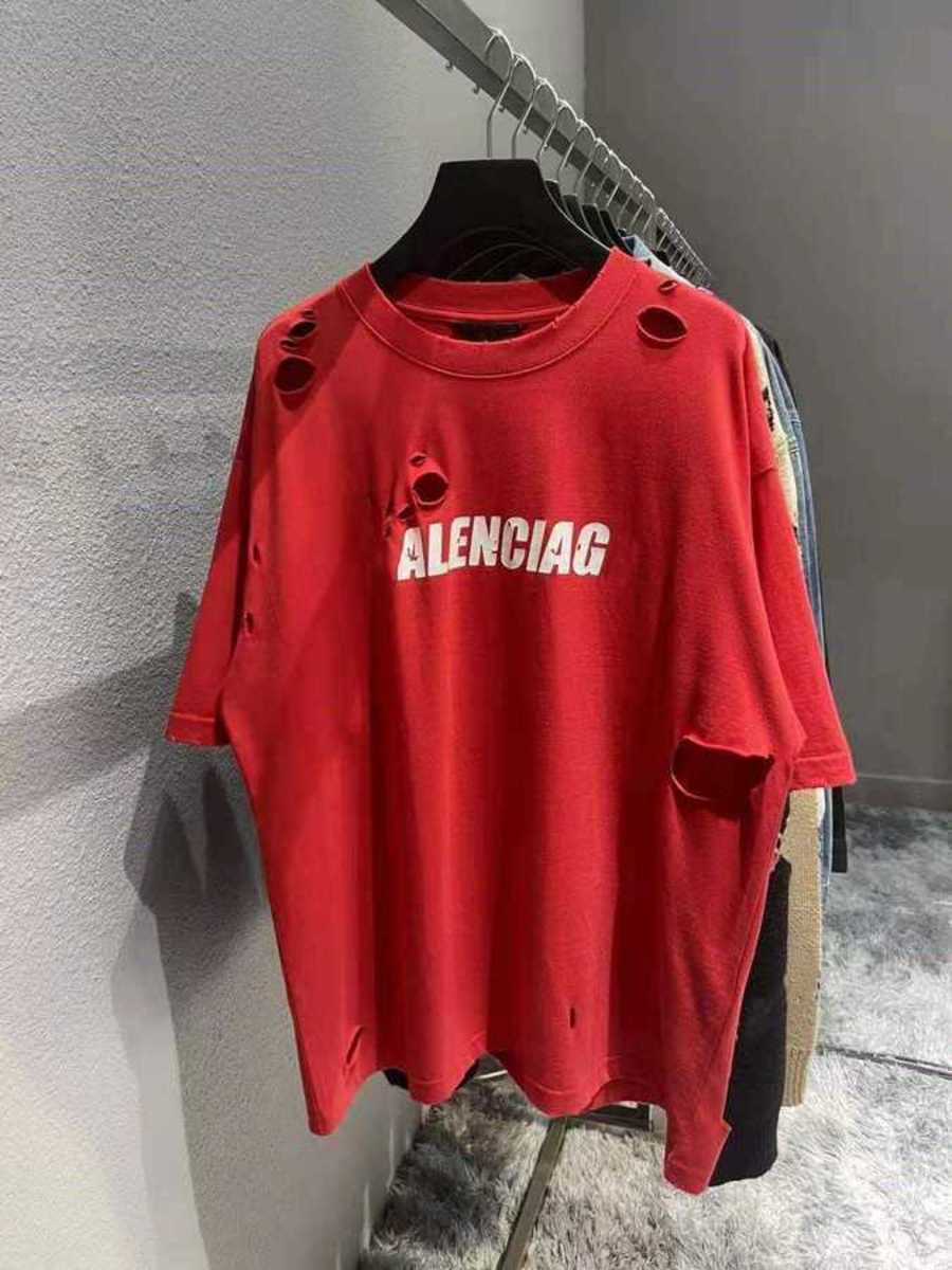 Fashion Brand Designer t Shirt High Quality Letter Perforated Short Sleeve Loose Casual Men's Clothing Crescent Red Balanciagas, White
Fashion Brand Designer t Shirt High Quality Letter Perforated Short Sleeve Loose Casual Men's Clothing Crescent Red Balanciagas, White