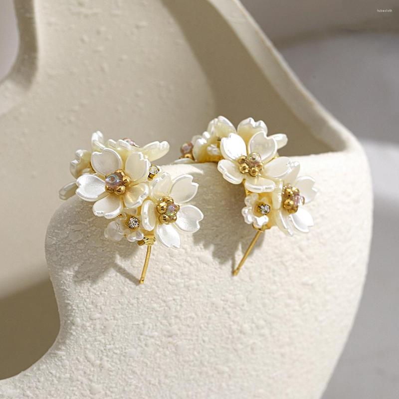 Dangle Earrings AENSOA Bohemian White Flowers C Shape Hoop For Women Girl Trendy Gold Color Metal Huggies Hoops Earring Jewelry
Dangle Earrings AENSOA Bohemian White Flowers C Shape Hoop For Women Girl Trendy Gold Color Metal Huggies Hoops Earring Jewelry