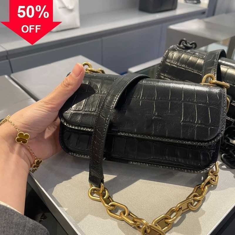 Women's Luxury Designer Single Shoulder Bags Fashion Double Letter Leather Alligator Arm Down Chain Shoulders Messenger Bag Small Factory Direct Sale, Black - small (crocodile leather)
Women's Luxury Designer Single Shoulder Bags Fashion Double Letter Leather Alligator Arm Down Chain Shoulders Messenger Bag Small Factory Direct Sale, Black - small (crocodile leather)