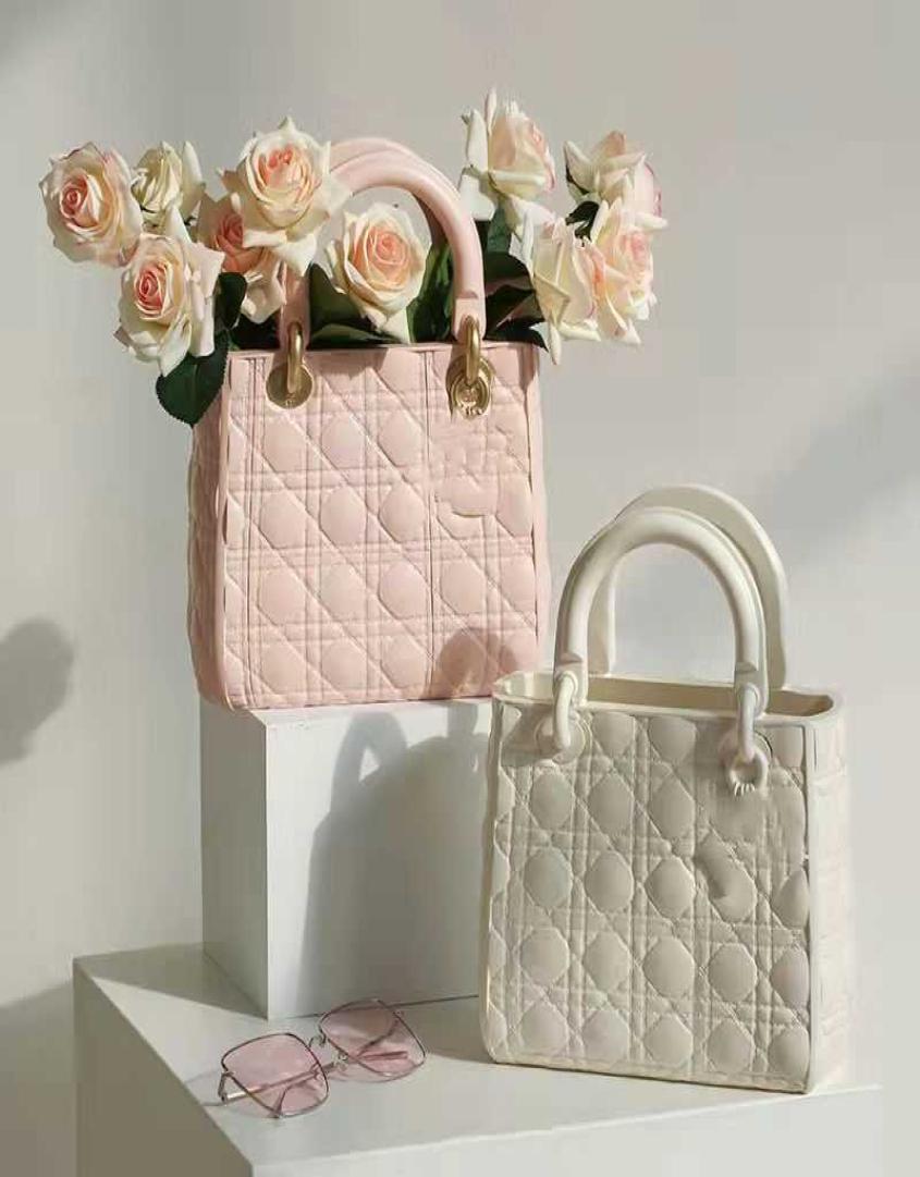 s Home White Women Bag Resin Flowerpot Ornaments Brand Handbag Vase Sculpture Crafts Ornament Living Room Decor 09306061463
s Home White Women Bag Resin Flowerpot Ornaments Brand Handbag Vase Sculpture Crafts Ornament Living Room Decor 09306061463