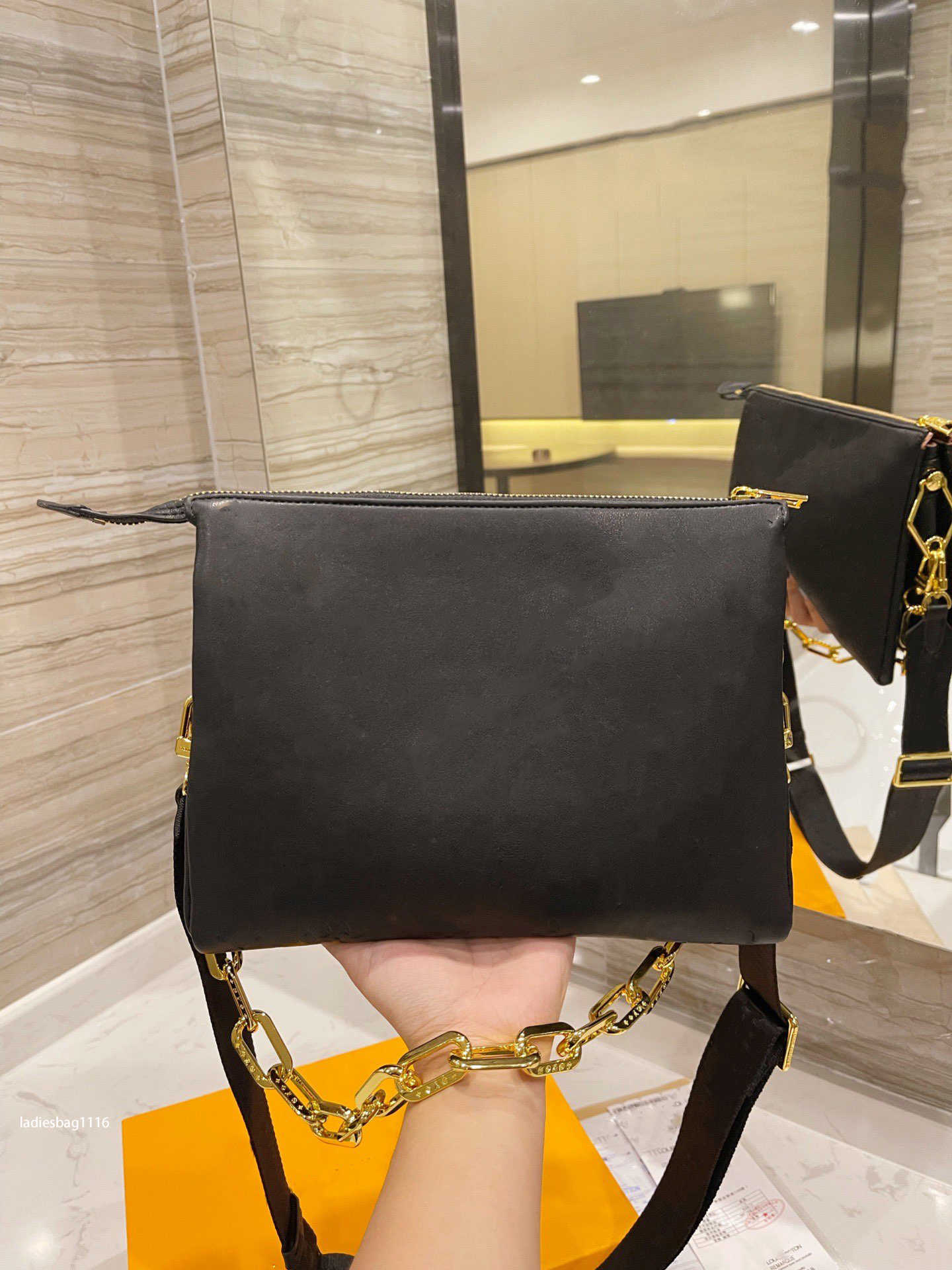 Evening Bags Designer Bags New Fashion Versatile Toiletry Bags Can Be Crossbody Under the Arms Wide Shoulder Straps Hooded Chain Tote, Black
Evening Bags Designer Bags New Fashion Versatile Toiletry Bags Can Be Crossbody Under the Arms Wide Shoulder Straps Hooded Chain Tote, Black