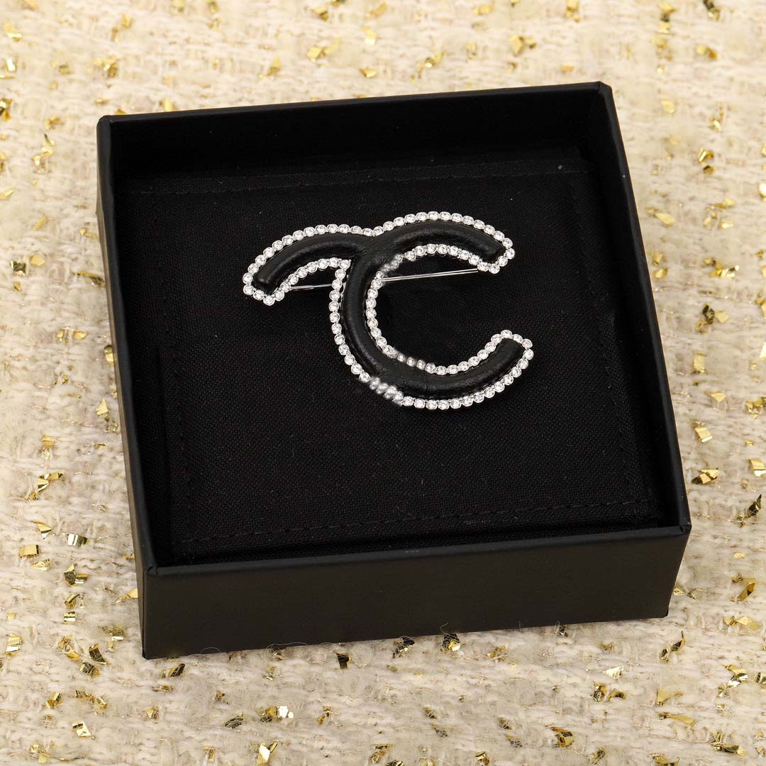 2022 Luxury quality charm brooch with black and sparkly diamond platium plated have box stamp PS3499A
2022 Luxury quality charm brooch with black and sparkly diamond platium plated have box stamp PS3499A