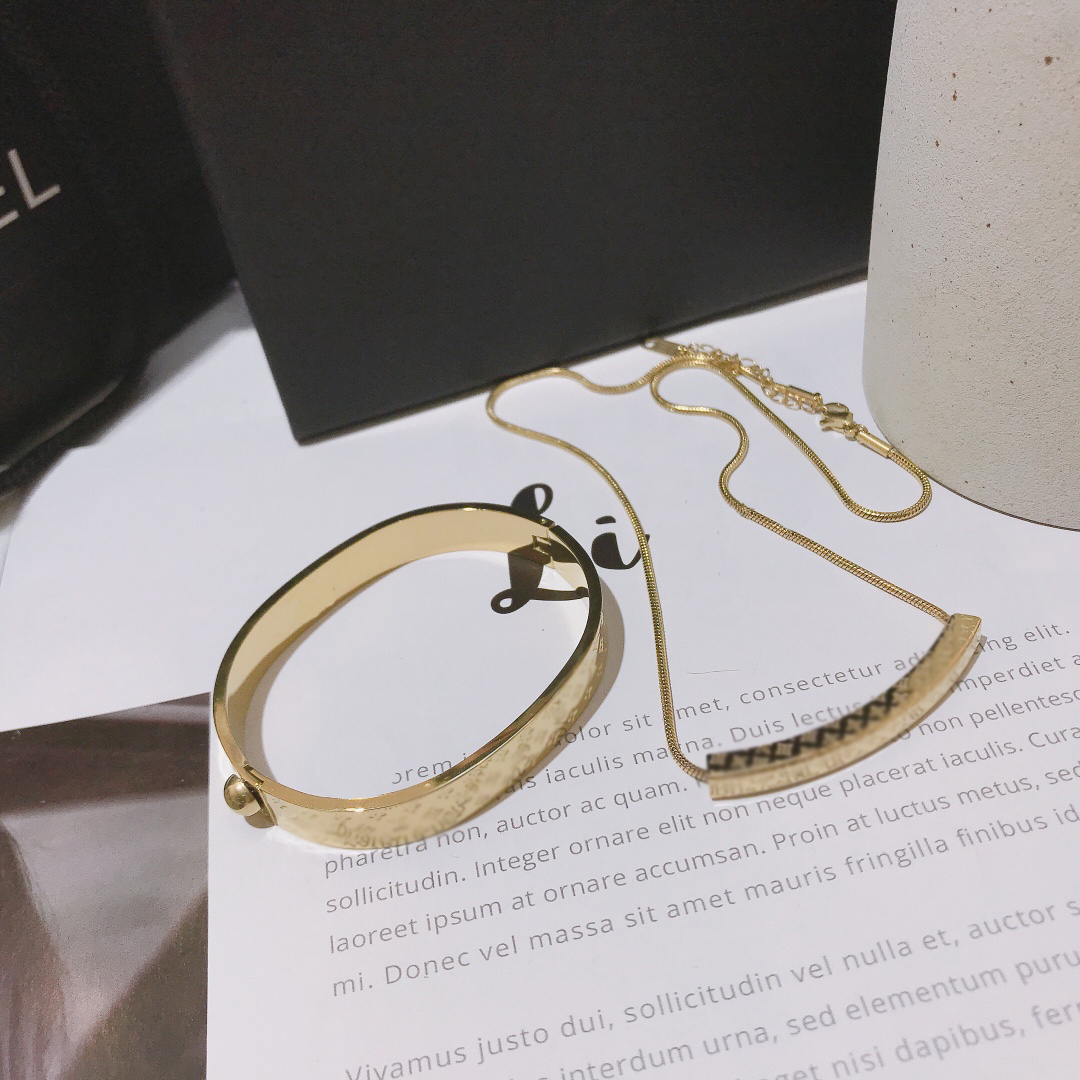 Luxury Classic Necklace Fashion Boutique Necklaces Designer Jewelry Popular Fashion Brand Exquisite Gift for Women Design Couple Family Friend Birthday
Luxury Classic Necklace Fashion Boutique Necklaces Designer Jewelry Popular Fashion Brand Exquisite Gift for Women Design Couple Family Friend Birthday