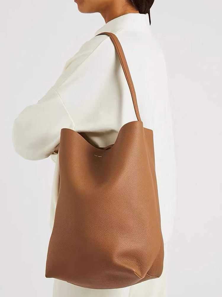 Designer the row bag Leather Large Capacity One Shoulder Bucket Tote Cowhide Litchi Pattern Leisure Commuter, Black
Designer the row bag Leather Large Capacity One Shoulder Bucket Tote Cowhide Litchi Pattern Leisure Commuter, Black