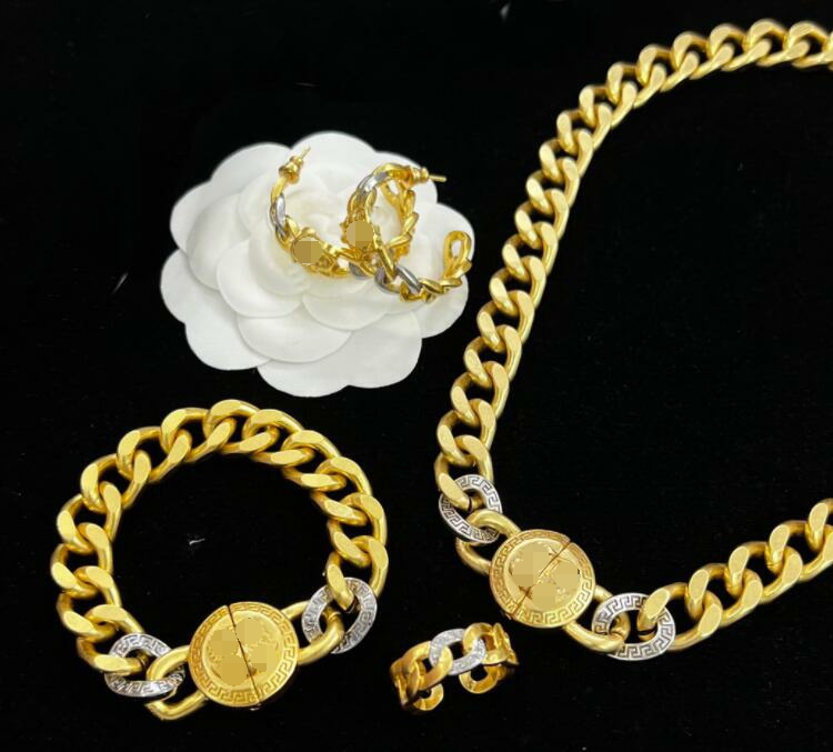 Designer Jewelry V Letter Thick Chain Necklace Bracelet Greece Pattern Pure Copper Banshee Medusa Head Portrait Hiphop Punk Birthday Festive Party Gifts HMS5 -- 04, Golden
Designer Jewelry V Letter Thick Chain Necklace Bracelet Greece Pattern Pure Copper Banshee Medusa Head Portrait Hiphop Punk Birthday Festive Party Gifts HMS5 -- 04, Golden