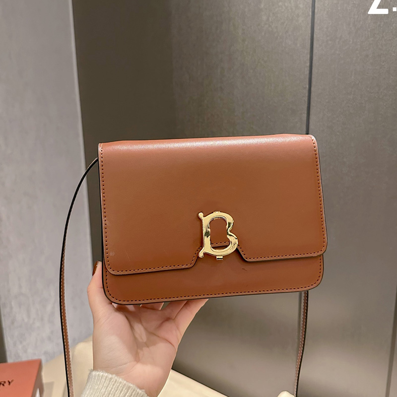 Designer Luxury Burbrerity Bags For Women High Quality Brown Crossbody Handbags Vintage Burbrery Leather Wallet Paris Plaid The Totes Bag Fashion Purses 2C8P, C3
Designer Luxury Burbrerity Bags For Women High Quality Brown Crossbody Handbags Vintage Burbrery Leather Wallet Paris Plaid The Totes Bag Fashion Purses 2C8P, C3