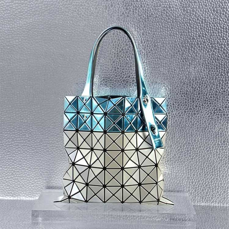 designer Isseyss tote Miyake bag Mitsuyaki Baobao Same Geometric Rhombic Women's Bag Mirror Color Contrast 7 7-grid small life one shoulder handbag, Gun fight in dark blue
designer Isseyss tote Miyake bag Mitsuyaki Baobao Same Geometric Rhombic Women's Bag Mirror Color Contrast 7 7-grid small life one shoulder handbag, Gun fight in dark blue