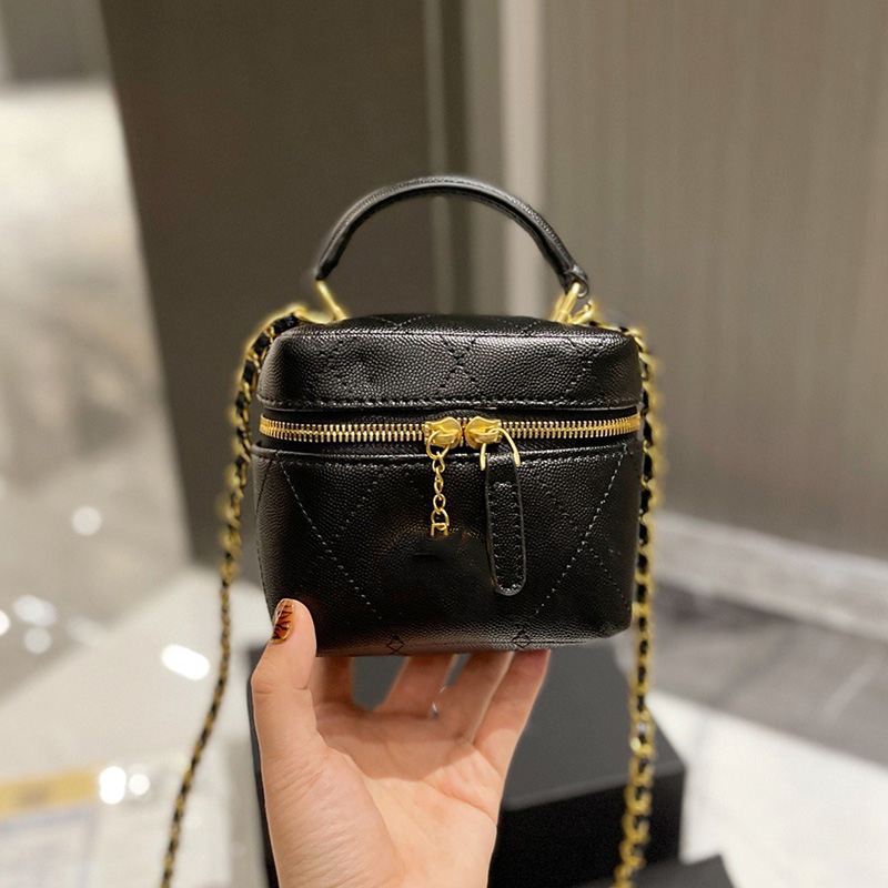 22p France Womens Classic Mini Vanity Box Bags Top Handle Totes Crossbody Shoulder Gold Metal Quilted Matelasse Chain Cosmetic Case Sacoche Designer Handbags 12C
22p France Womens Classic Mini Vanity Box Bags Top Handle Totes Crossbody Shoulder Gold Metal Quilted Matelasse Chain Cosmetic Case Sacoche Designer Handbags 12C