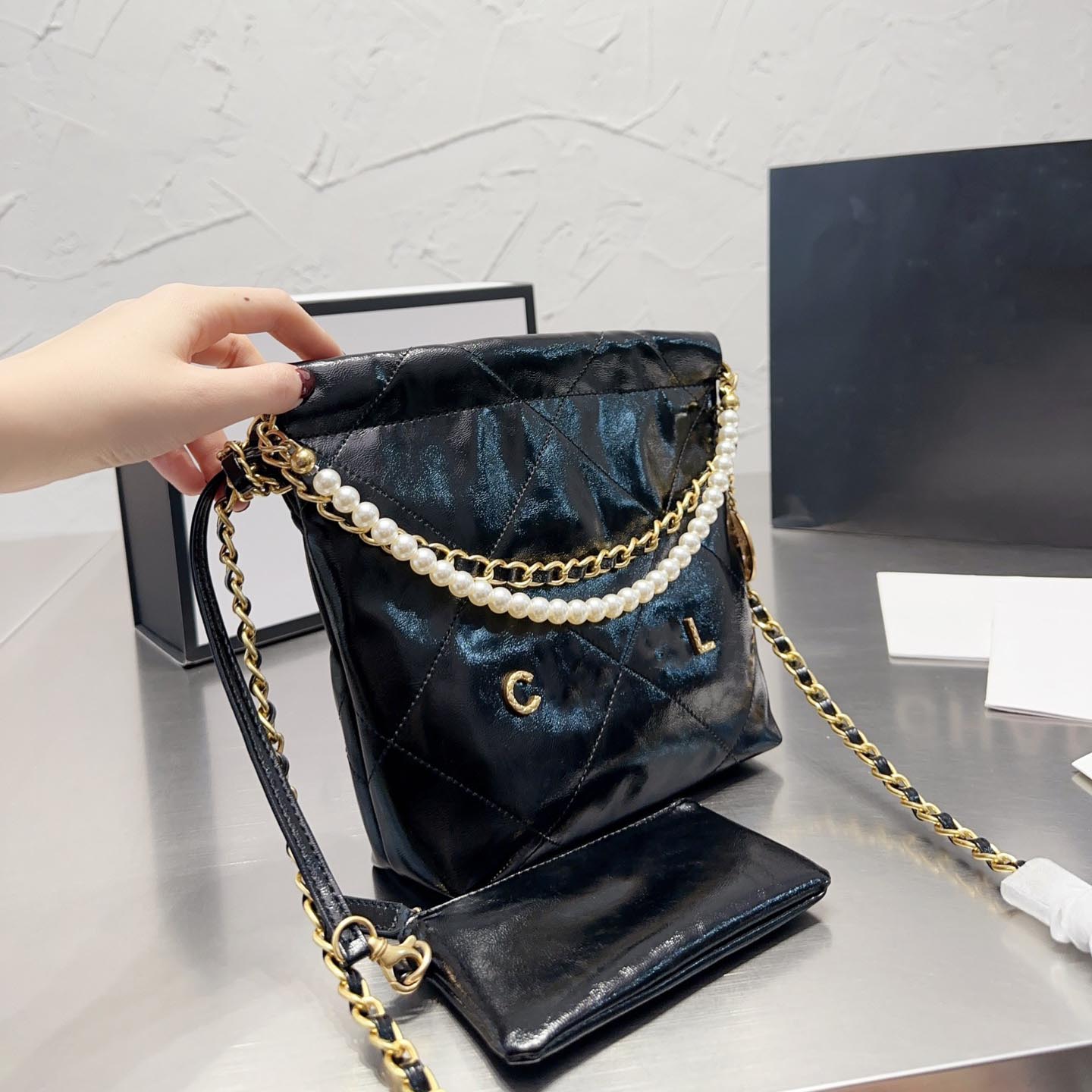 evening bag Bags Designer Totes Bag Women Handbag Classic Luxury Brand Imitation Pattern Solid Color Large Capacity Shoulder Bag Leather Chain Pearl Fashion Wallet, Color1
evening bag Bags Designer Totes Bag Women Handbag Classic Luxury Brand Imitation Pattern Solid Color Large Capacity Shoulder Bag Leather Chain Pearl Fashion Wallet, Color1