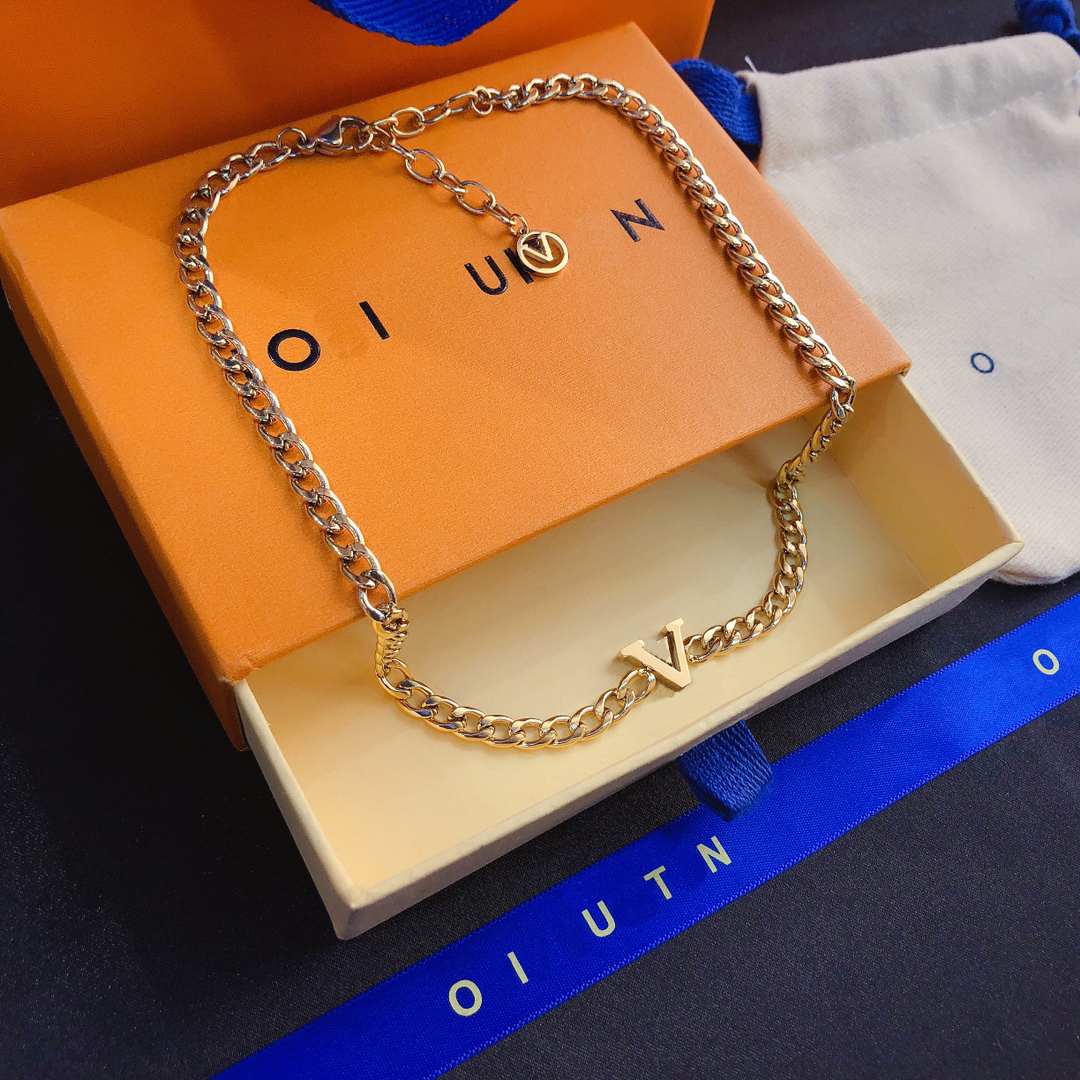 Exquisite Fashion Necklaces Charm High End Design Necklace Designer Jewelry Classic Premium Brand 18k Gold Plated Selected Women Gift Couple Friends Family
Exquisite Fashion Necklaces Charm High End Design Necklace Designer Jewelry Classic Premium Brand 18k Gold Plated Selected Women Gift Couple Friends Family