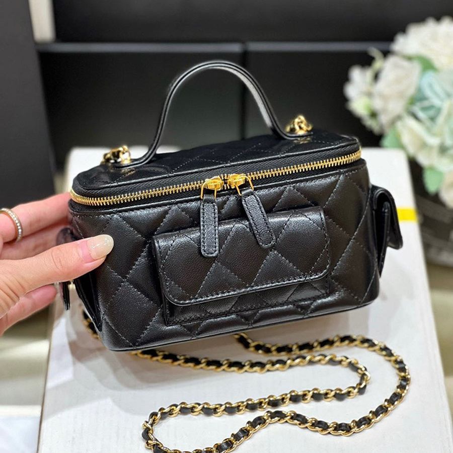 10A Mirror quality Luxury designer Vanity With Chain Bags Women Designer Handbag Genuine leather Messenger Bag WithBox C122
10A Mirror quality Luxury designer Vanity With Chain Bags Women Designer Handbag Genuine leather Messenger Bag WithBox C122