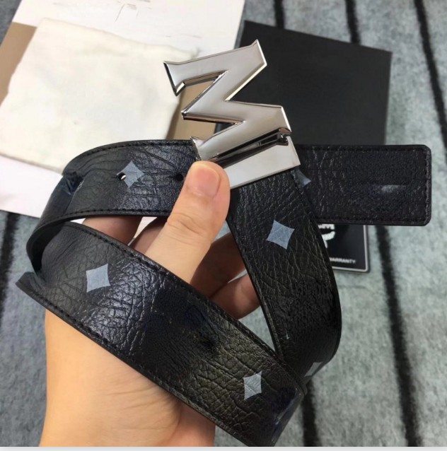 Mens Women Designer Belts Classic Smooth M Buckle Man Waistband Genuine Leather Woman Luxury Belts Cintura Uomo 9 Colors
Mens Women Designer Belts Classic Smooth M Buckle Man Waistband Genuine Leather Woman Luxury Belts Cintura Uomo 9 Colors