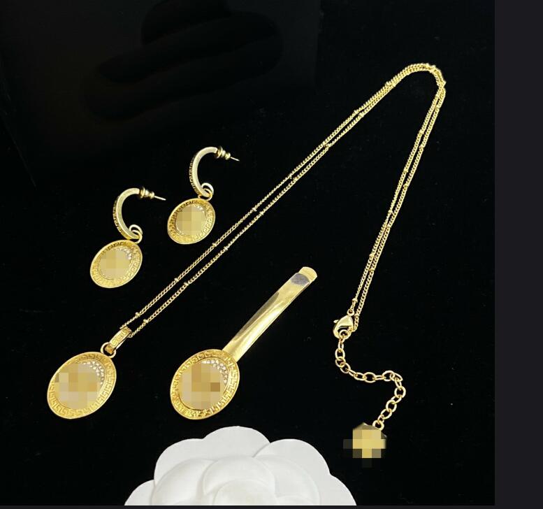 NEW Luxury Designed Necklaces Earring Hairpin Sets Banshee Medusa Head Portrait Full Diamonds Pendant Women's Jewelry Gifts HMS16 --03, Such as picture color
NEW Luxury Designed Necklaces Earring Hairpin Sets Banshee Medusa Head Portrait Full Diamonds Pendant Women's Jewelry Gifts HMS16 --03, Such as picture color
