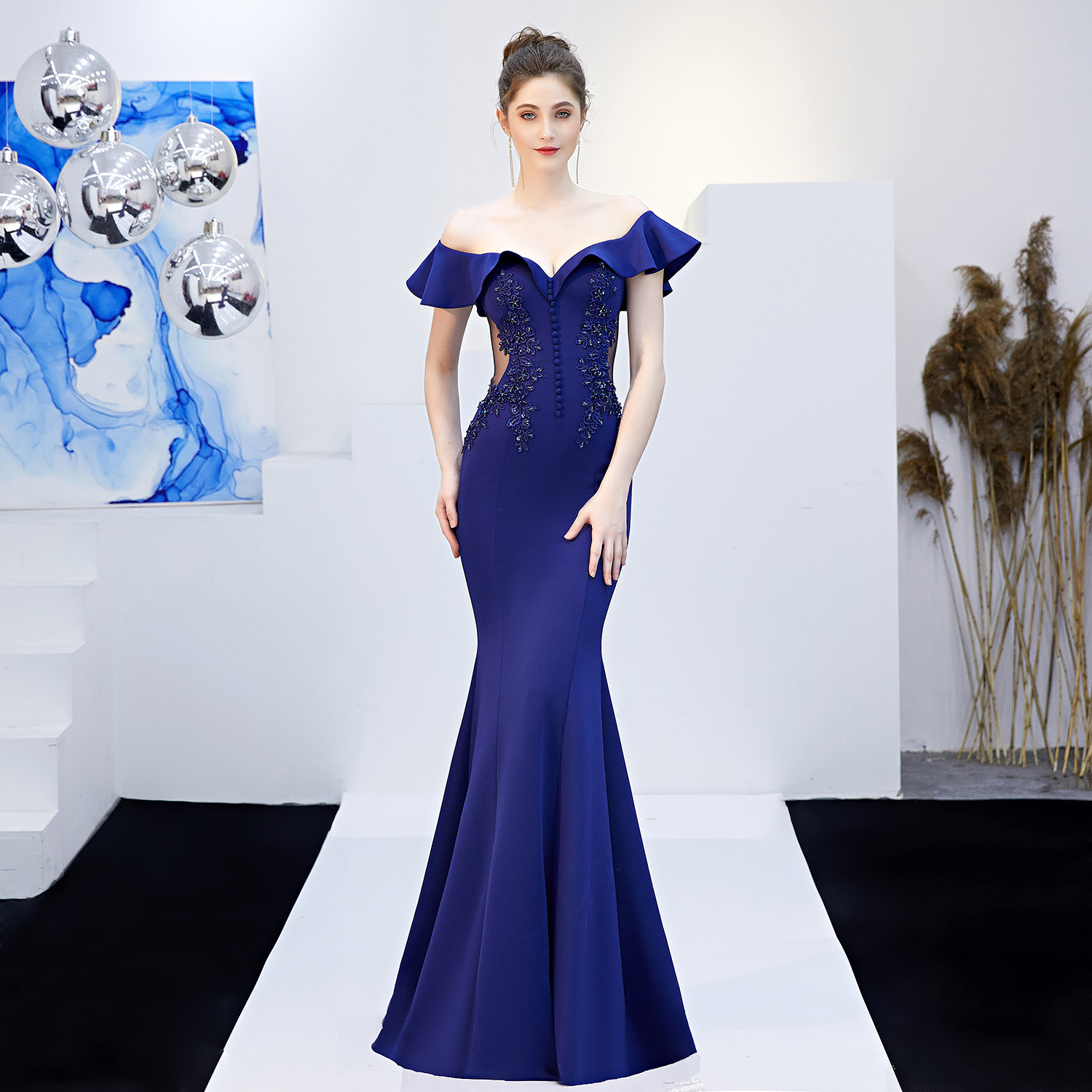 2023 Sexy Arabic Dubai Evening Dresses Wear Black off shoulder Sequined Lace Bling Crystal Beads Long Sleeves Mermaid Plus Size Party Prom Gowns Cutaway Sides