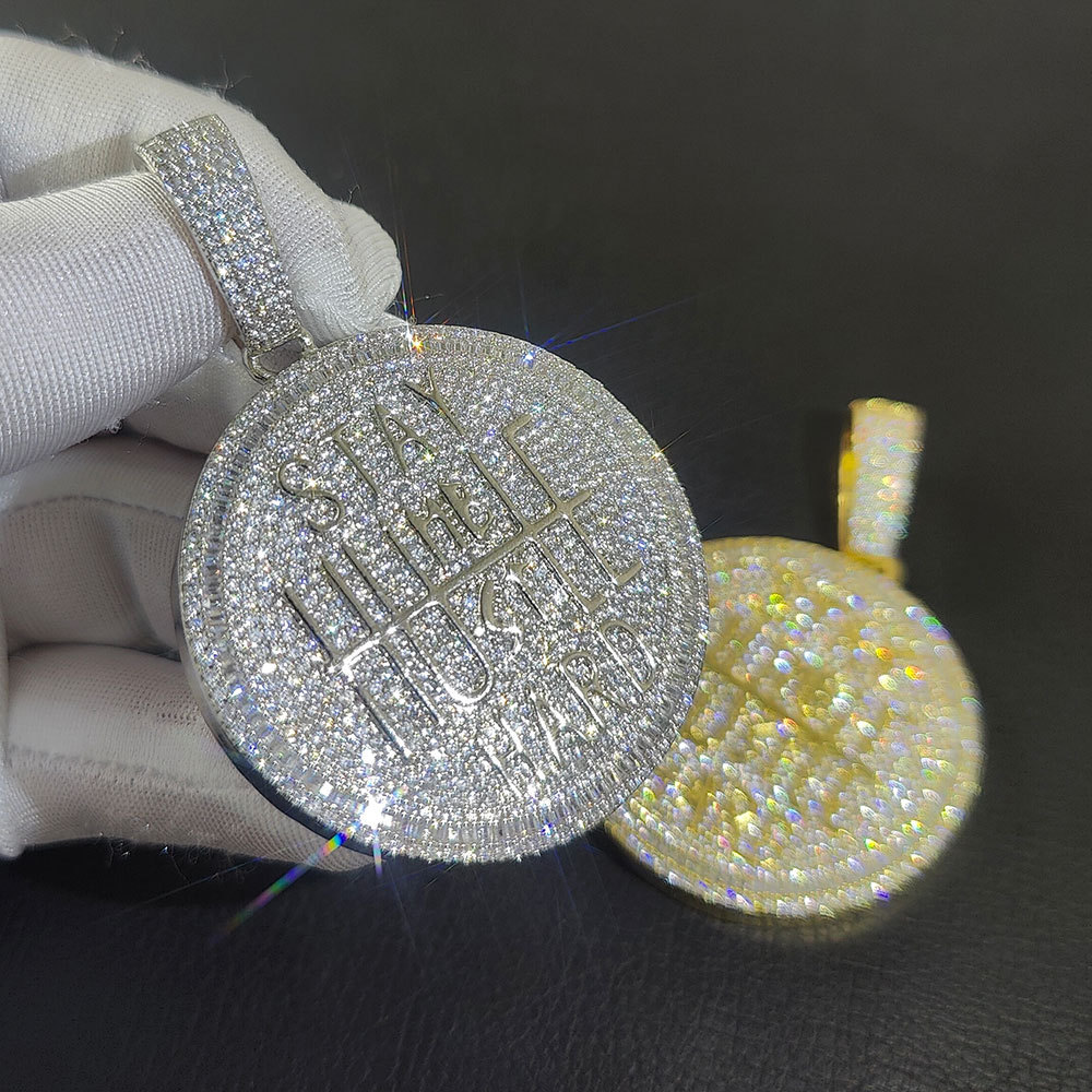 Blinged-Out Hip Hop Pendant: 18k Gold-Plated, Zircon-Studded, Large Round Necklace - Perfect for hip hop and rap fashion lovers who want to rock a blinged-out style with a touch of luxury.
Blinged-Out Hip Hop Pendant: 18k Gold-Plated, Zircon-Studded, Large Round Necklace - Perfect for hip hop and rap fashion lovers who want to rock a blinged-out style with a touch of luxury.