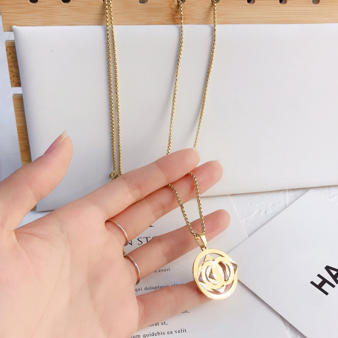 Fashionable And High-grade Necklace Charm Luxury Jewelry Is Designed For Women Artist Style Exquisite Gifts Selected Popular Designer Brands Family Friends
Fashionable And High-grade Necklace Charm Luxury Jewelry Is Designed For Women Artist Style Exquisite Gifts Selected Popular Designer Brands Family Friends