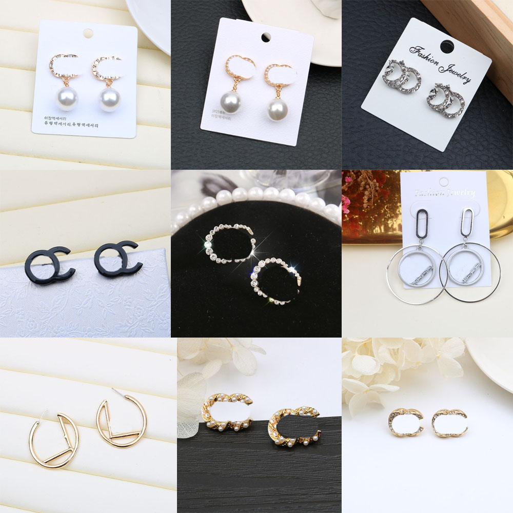 20color 18K Gold Plated Letter Stud Brand Luxury Designer Long Earring Dangle Crystal Geometric Simple Women Pearl Wedding Party Jewelry Gift Accessories
20color 18K Gold Plated Letter Stud Brand Luxury Designer Long Earring Dangle Crystal Geometric Simple Women Pearl Wedding Party Jewelry Gift Accessories