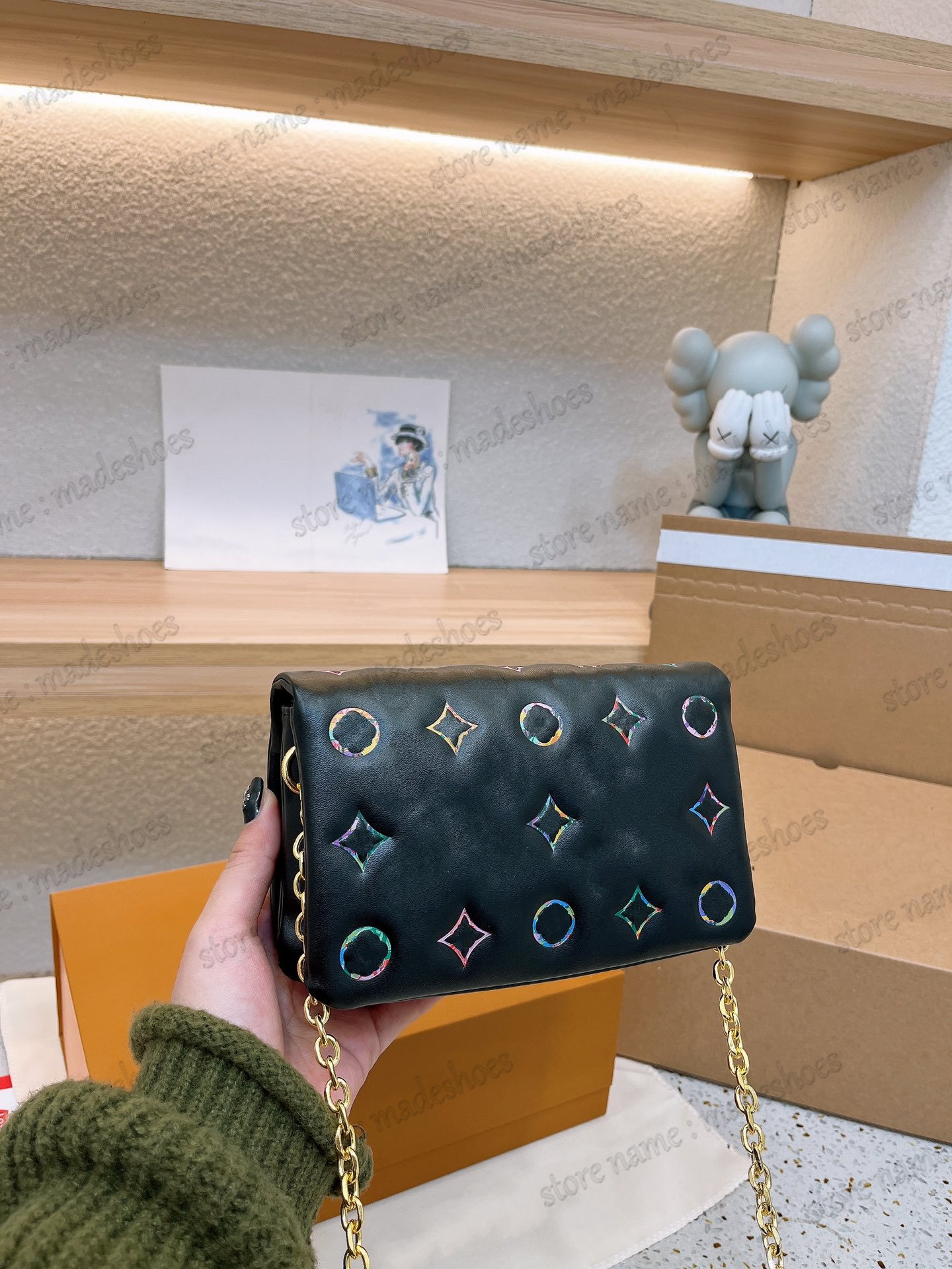 POCHETTE COUSSIN M81693 Designer Chain Bag Puffy Embossed Monograms Fall-Winter 2022, 01
POCHETTE COUSSIN M81693 Designer Chain Bag Puffy Embossed Monograms Fall-Winter 2022, 01