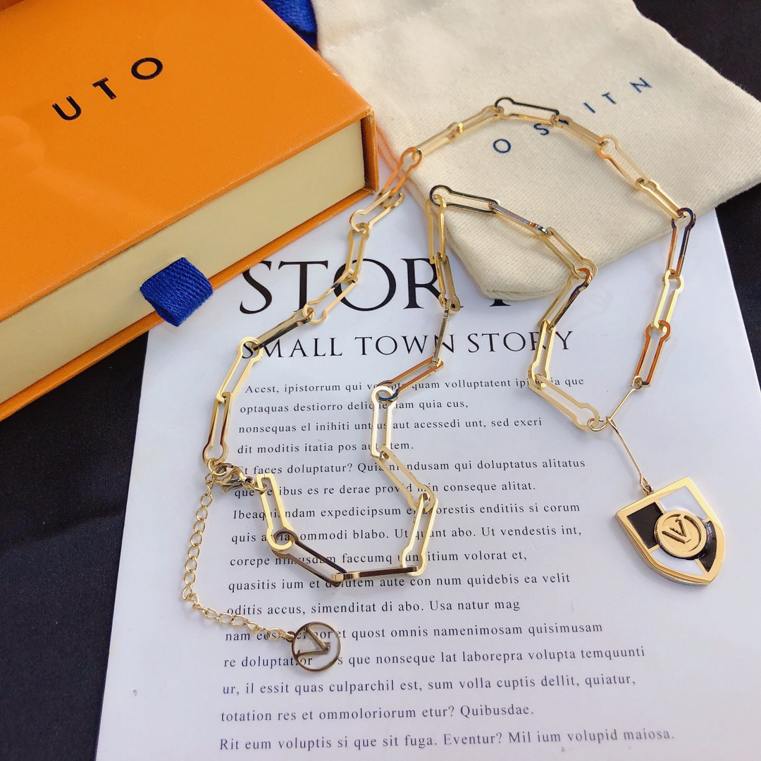 Designer Jewelry Necklaces 18k Gold Plated Stainless Steel Necklace Luxury Fashion Style Design Classic Popular Brand Basic Travel Accessories for Women
Designer Jewelry Necklaces 18k Gold Plated Stainless Steel Necklace Luxury Fashion Style Design Classic Popular Brand Basic Travel Accessories for Women