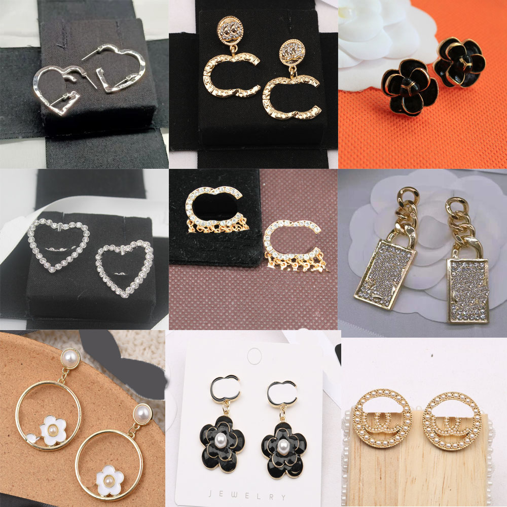 20style Mixed 18K Gold Plated Letters Stud Luxury Brand Designers Earring Heart Geometric Famous Women Crystal Rhinestone Pearl Wedding Jewelry
20style Mixed 18K Gold Plated Letters Stud Luxury Brand Designers Earring Heart Geometric Famous Women Crystal Rhinestone Pearl Wedding Jewelry
