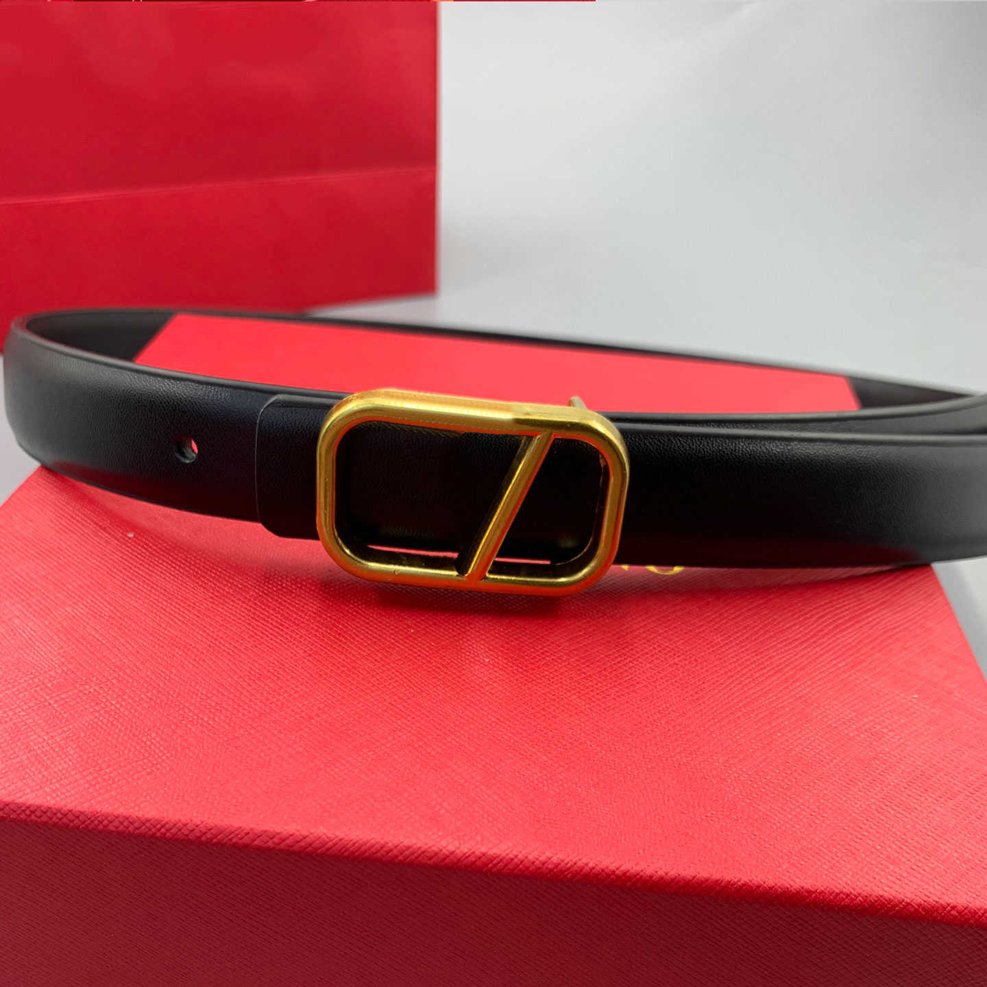 Womens Leather Belt Classic Solid Color Letter V Gold Smooth Buckle Womans Brand Decorative Belt 6 Colors Width 2.3CM With Gift Box, As shown
Womens Leather Belt Classic Solid Color Letter V Gold Smooth Buckle Womans Brand Decorative Belt 6 Colors Width 2.3CM With Gift Box, As shown