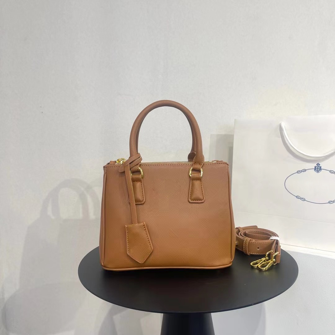 The Luxury Totes Bag Designer Women Mini Small leather Crossbody Shoulder Handbags With strap Tote Bags Symbole Galleria Handbag
The Luxury Totes Bag Designer Women Mini Small leather Crossbody Shoulder Handbags With strap Tote Bags Symbole Galleria Handbag