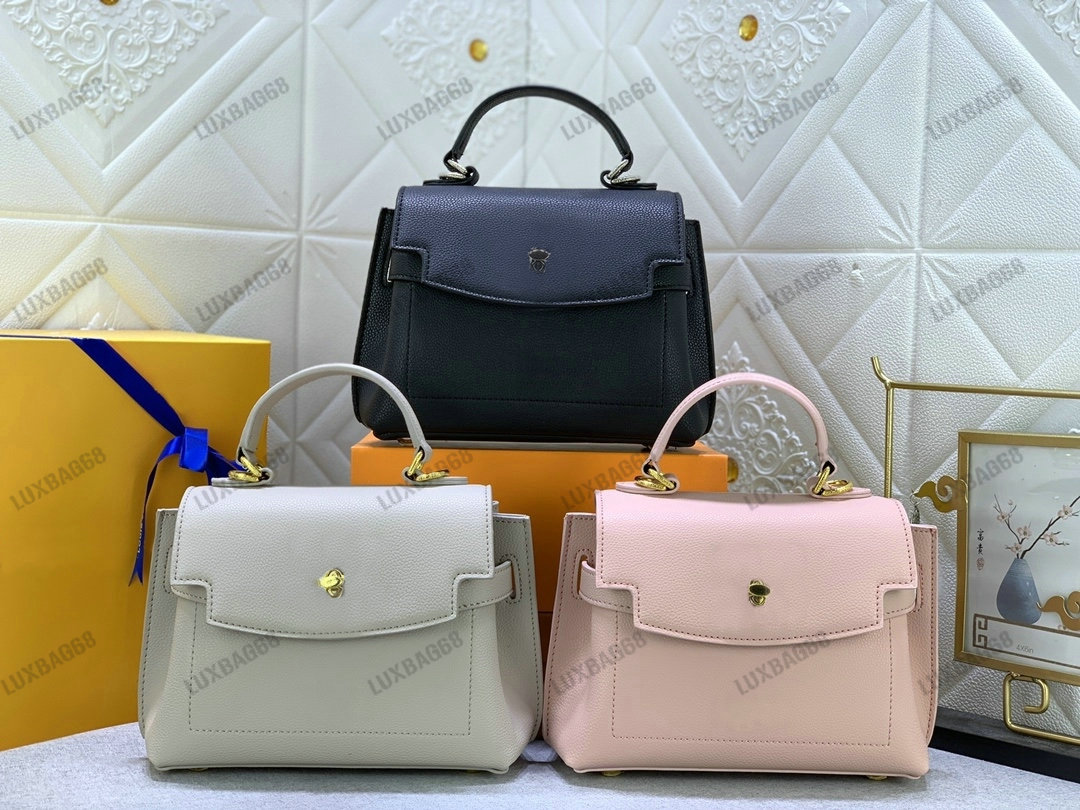 Lockme Ever BB Mini Tote Bag Grained Calf Leather Business Handbag With Lock Braided Chain Top Handle Bags Women Designer Crossbody M20997 M21052 Adorably Sized, 01#
Lockme Ever BB Mini Tote Bag Grained Calf Leather Business Handbag With Lock Braided Chain Top Handle Bags Women Designer Crossbody M20997 M21052 Adorably Sized, 01#