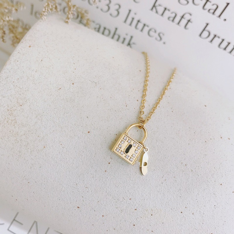 Luxury Style Necklaces Charm Designer Pendant Necklace 18k Gold Plated Designer Fashion Jewelry Accessories Elegant Design Gifts Family Couple
Luxury Style Necklaces Charm Designer Pendant Necklace 18k Gold Plated Designer Fashion Jewelry Accessories Elegant Design Gifts Family Couple