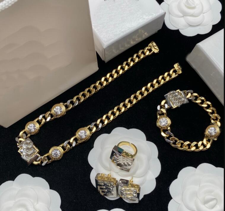NEW Fashion Thick Chain Necklaces Bracelet Earring Ring Sets Cool Hiphop Rock Banshee Medusa Head Portrait 18K Gold Plated Designer Jewelry HMS13 -03, Golden
NEW Fashion Thick Chain Necklaces Bracelet Earring Ring Sets Cool Hiphop Rock Banshee Medusa Head Portrait 18K Gold Plated Designer Jewelry HMS13 -03, Golden
