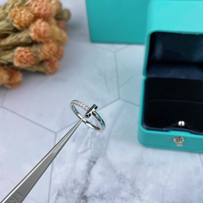 Luxurys designers ring Fashion trend letters gift silver single row diamond ring simple personality versatile romantic high class feeling light luxury good