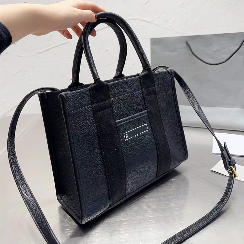 woman designer bags tote bag luxury handbag crossbody shoulder bag fashion shopping travel totes lady purse handbags casual cross body 5A, Black(l0g0)
woman designer bags tote bag luxury handbag crossbody shoulder bag fashion shopping travel totes lady purse handbags casual cross body 5A, Black(l0g0)