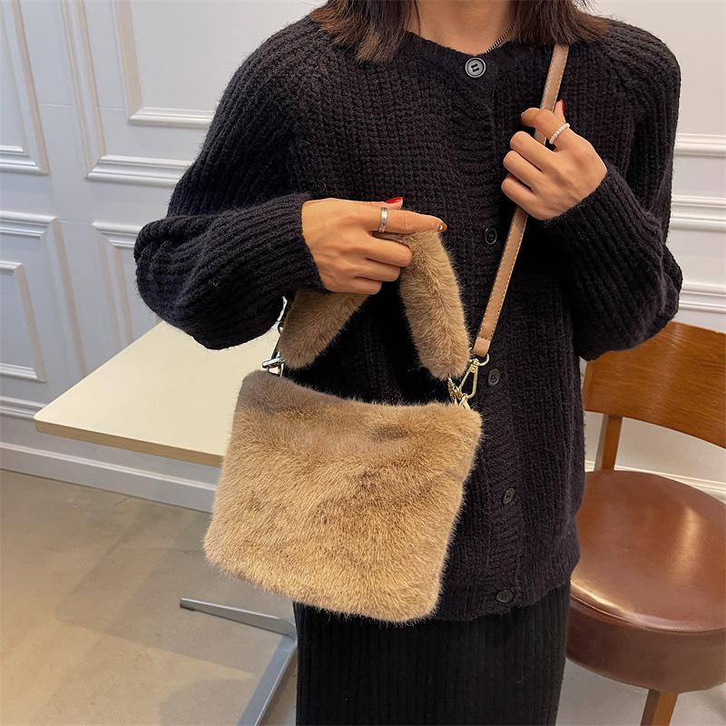 Shoulder Bags Faux Fur Women Bucket Bag HBP Designer Large Capacity Square Tote For Ladies Handbag Solid Color Messenger, Gray
Shoulder Bags Faux Fur Women Bucket Bag HBP Designer Large Capacity Square Tote For Ladies Handbag Solid Color Messenger, Gray